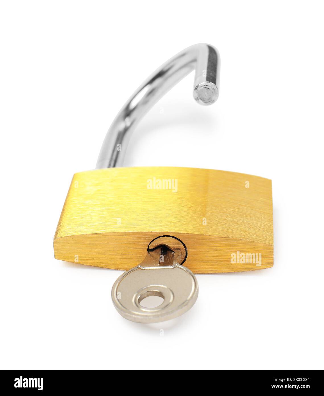 Lucchetto e chiave in acciaio isolati su bianco Foto Stock