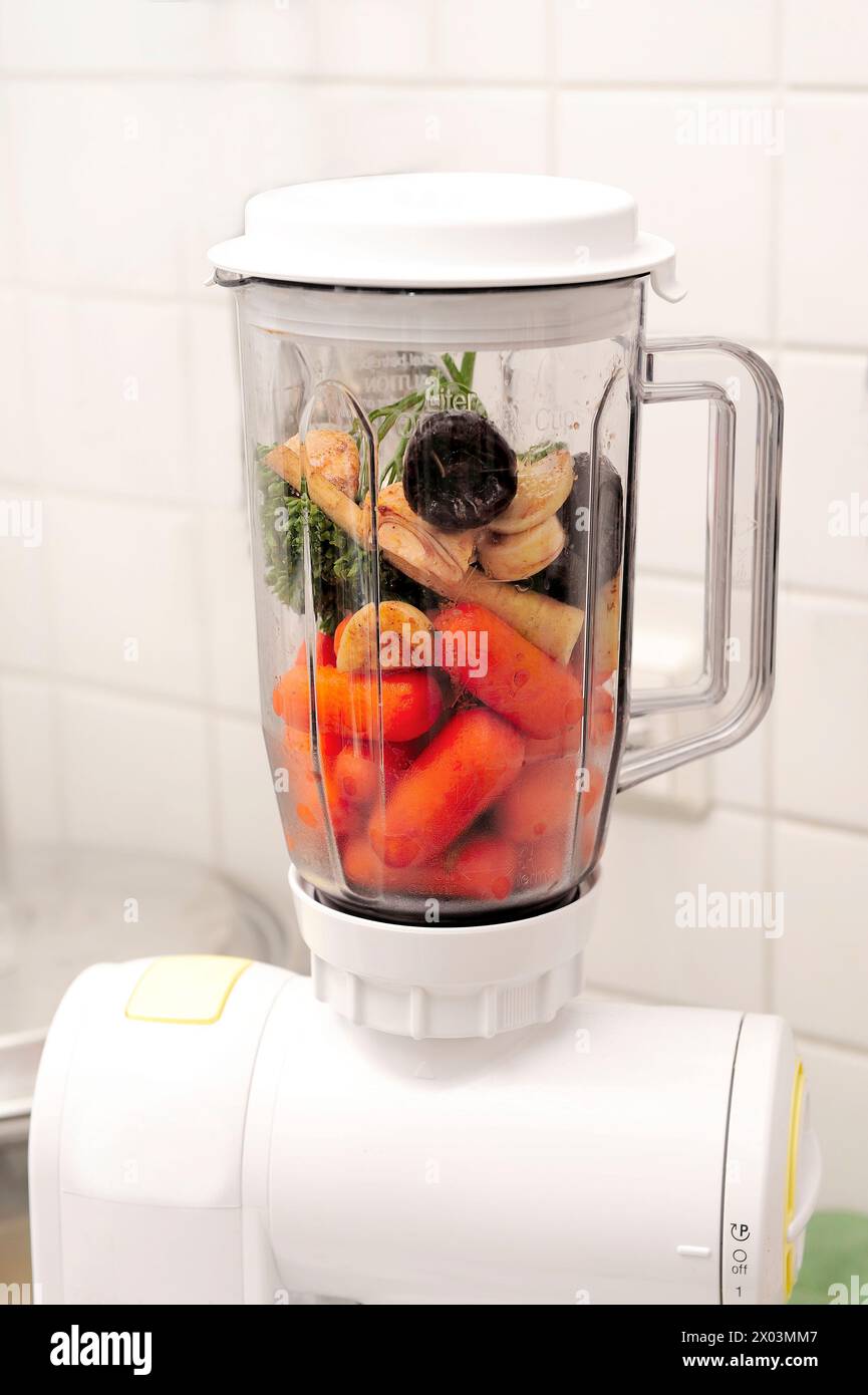 mixer, cucina, cibo, verdure, dieta, nutrizione, salute, salute umana, foto Kazimierz Jurewicz Foto Stock
