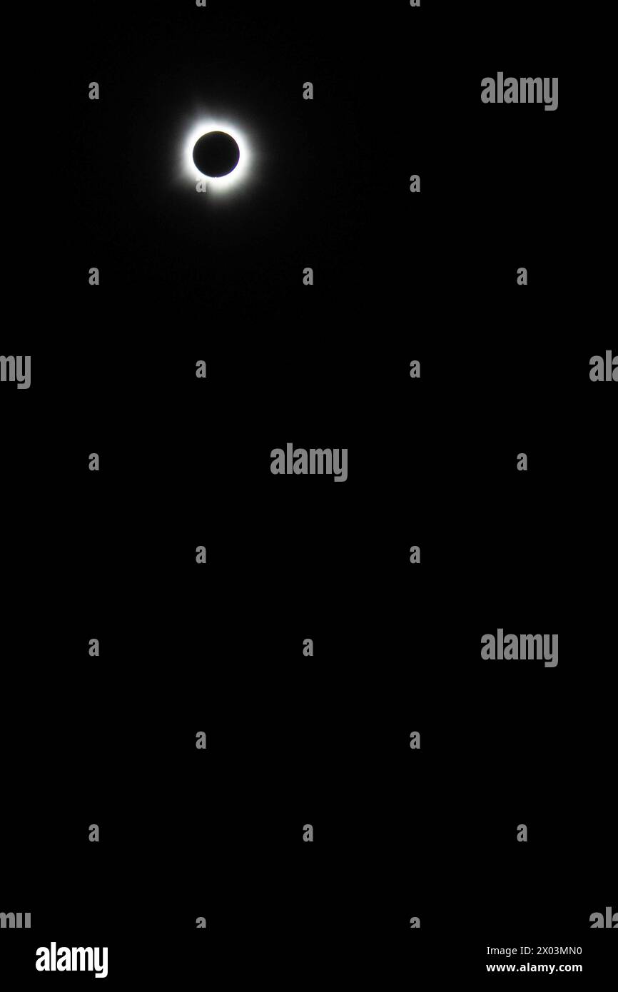 Van Wert, Ohio, Stati Uniti. 8 aprile 2024. Un'eclissi solare totale, vista dall'Ohio nordoccidentale. Crediti: Jim West/Alamy Live News Foto Stock