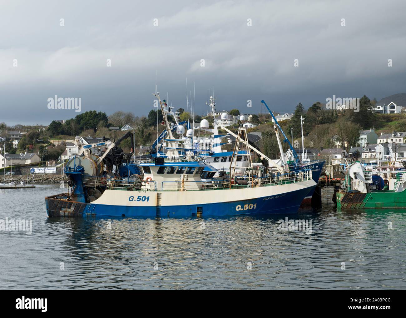 Oilean An Oir G501. Pescherecci da traino nel porto di Killybegs, contea di Donegal, Irlanda Foto Stock