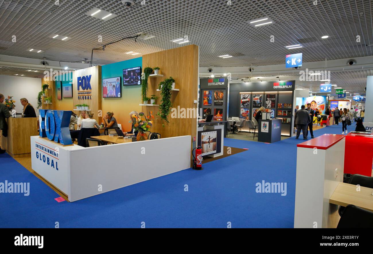 Cannes, Francia - 10 aprile 2024: MIPTV, il 61° mercato della televisione internazionale di primavera con atmosfera generale al Palais des Festivals. TV, RX France, MIPCOM, Fiera, esposizione, Mandoga Media Germania Foto Stock