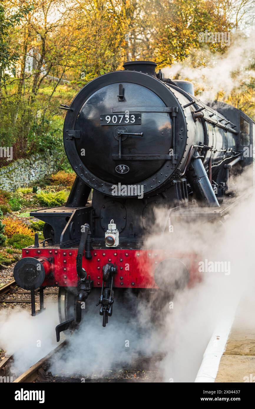 Locomotiva a vapore alla stazione di Oxenhope sulla Keighley and Worth Valley Railway, Yorkshire, Inghilterra. Foto Stock