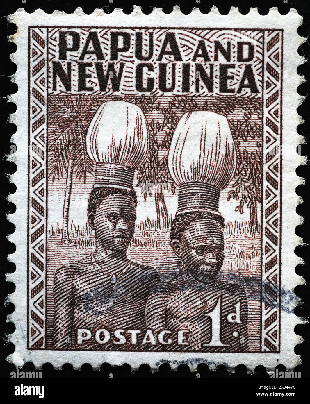 Nativi della Papua nuova Guinea su francobollo vintage Foto Stock