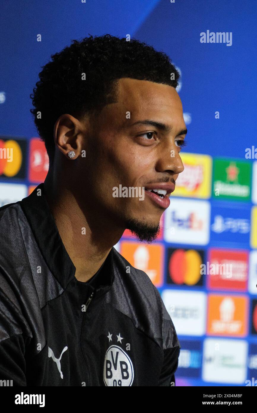 felix Nmecha alla conferenza stampa dopo l'arrivo a Madrid per i quarti di finale di UEFA Champions League contro l'Atletico Madrid al Civitas Metropol Foto Stock