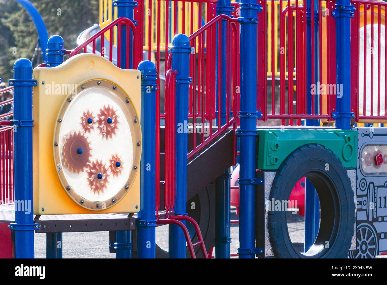 Parco giochi colorato e fantasioso per bambini Foto Stock