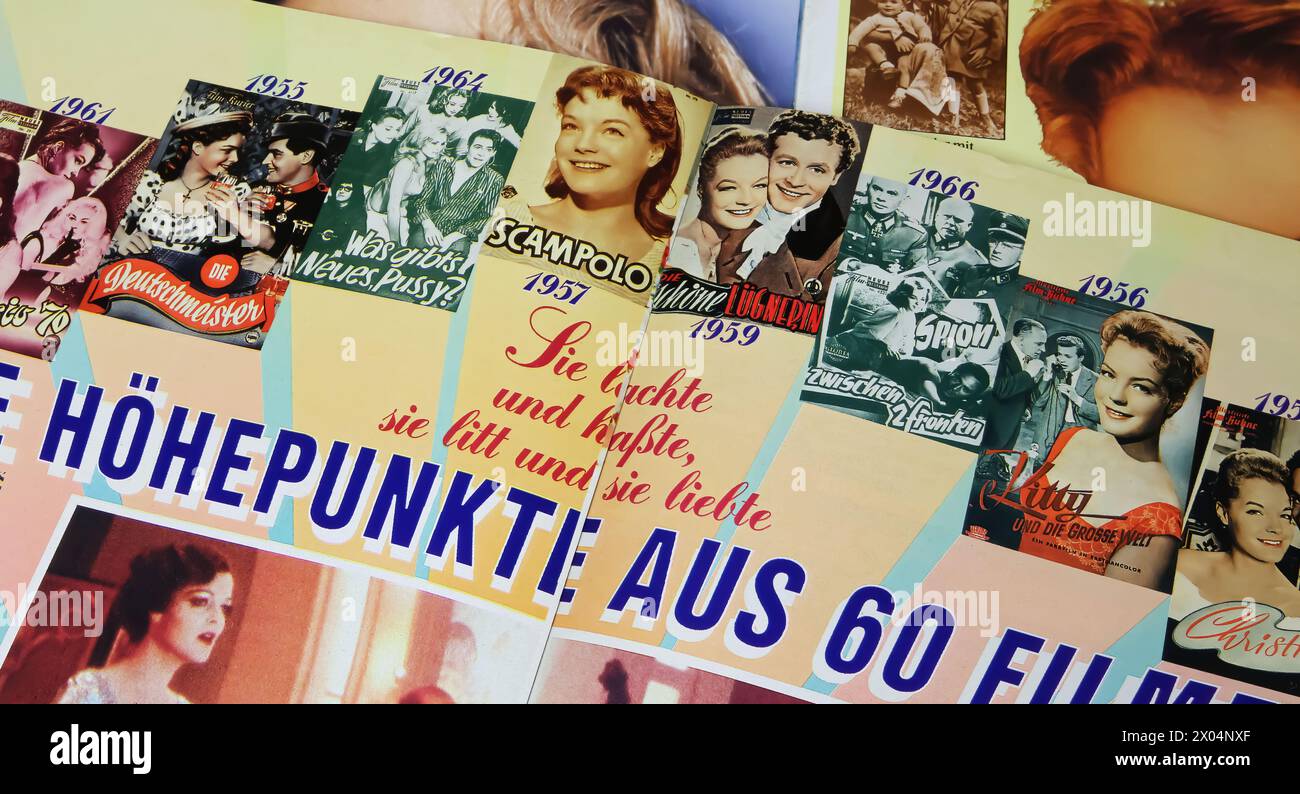 Viersen, Germania - 9 marzo. 2024: Primo piano della pagina della rivista con l'attrice tedesca Romy Schneider filmografia copertine cinematografiche degli anni '50 e '60 Foto Stock