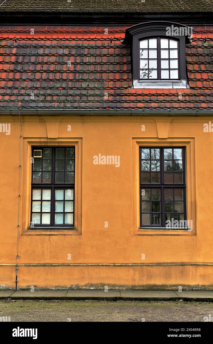 Bellissime finestre di un museo nel palazzo di Charlottenburg, Berlino Germania Foto Stock