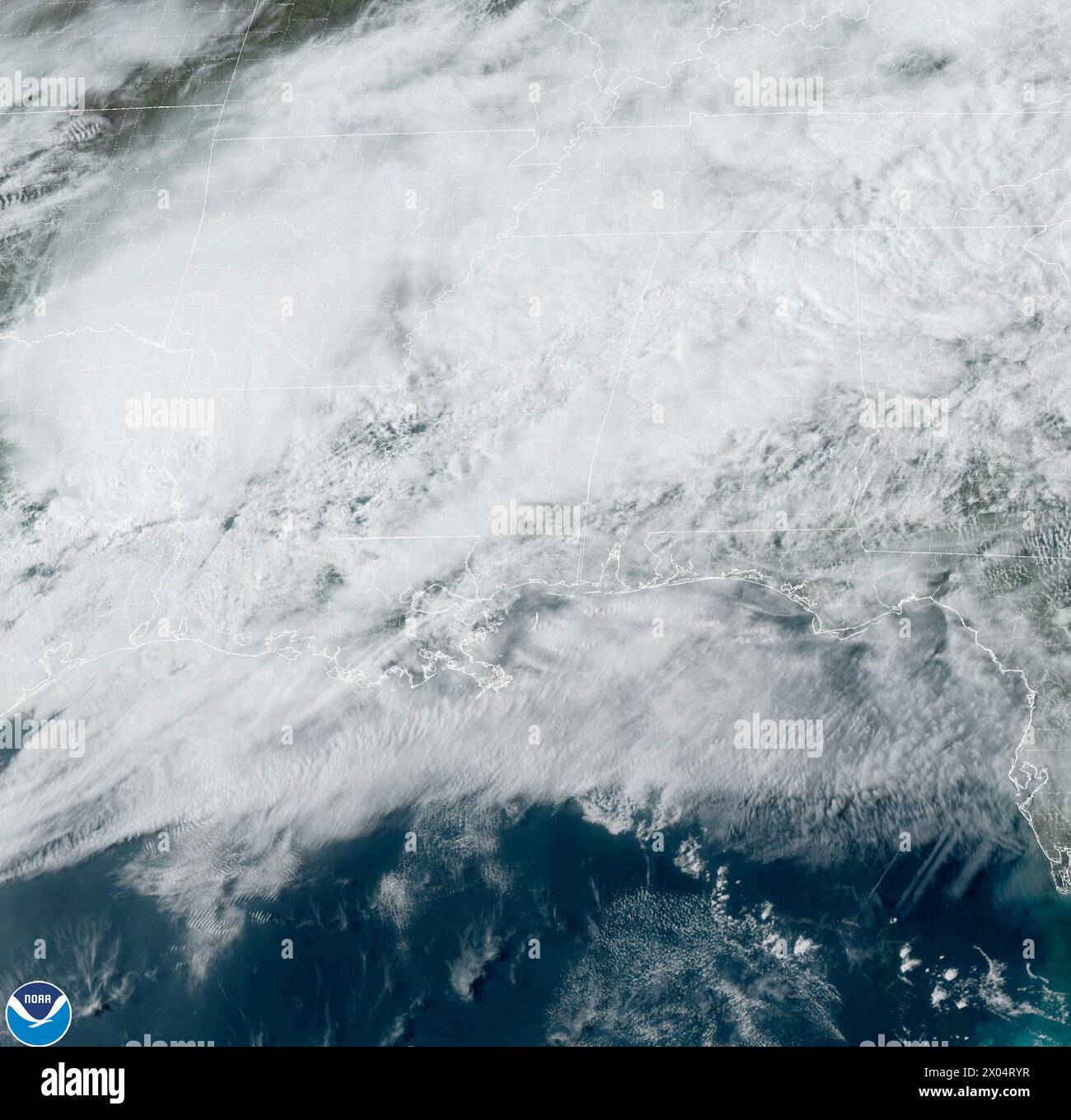 Costa orientale, Stati Uniti. 9 aprile 2024. Un altro round di maltempo sta sbattendo parti del sud e della valle del Mississippi martedì, meno di una settimana dopo un potente sistema di tempeste che ha spazzato attraverso parti della regione ha ucciso almeno tre persone. Piogge intense, venti forti e temporali pericolosi sono iniziati lunedì in un'area dal Texas all'Alabama. In alcune zone del nord-est del Texas, del nord-ovest della Louisiana e del sud-ovest dell'Arkansas erano già cadute circa 10-6 centimetri di pioggia, provocando l'allarme di alluvione martedì. (Credit Image: © NOAA/ZUMA Press Wire) SOLO PER USO EDITORIALE! Non per USO commerciale! Foto Stock