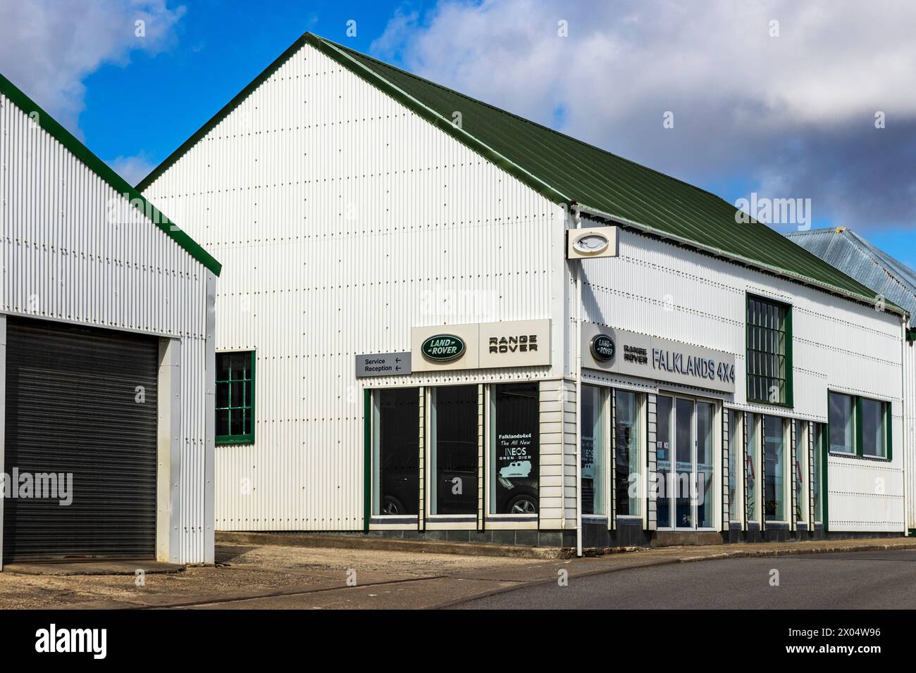 Concessionario e officina auto, Stanley, Isole Falkland, sabato 2 dicembre, 2023. foto: David Rowland / One-Image.com Foto Stock