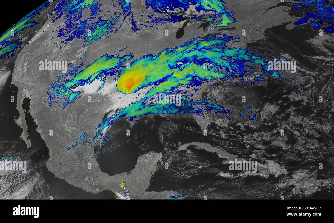Costa orientale, Stati Uniti. 9 aprile 2024. Un altro round di maltempo sta sbattendo parti del sud e della valle del Mississippi martedì, meno di una settimana dopo un potente sistema di tempeste che ha spazzato attraverso parti della regione ha ucciso almeno tre persone. Piogge intense, venti forti e temporali pericolosi sono iniziati lunedì in un'area dal Texas all'Alabama. In alcune zone del nord-est del Texas, del nord-ovest della Louisiana e del sud-ovest dell'Arkansas erano già cadute circa 10-6 centimetri di pioggia, provocando l'allarme di alluvione martedì. (Credit Image: © NOAA/ZUMA Press Wire) SOLO PER USO EDITORIALE! Non per USO commerciale! Foto Stock