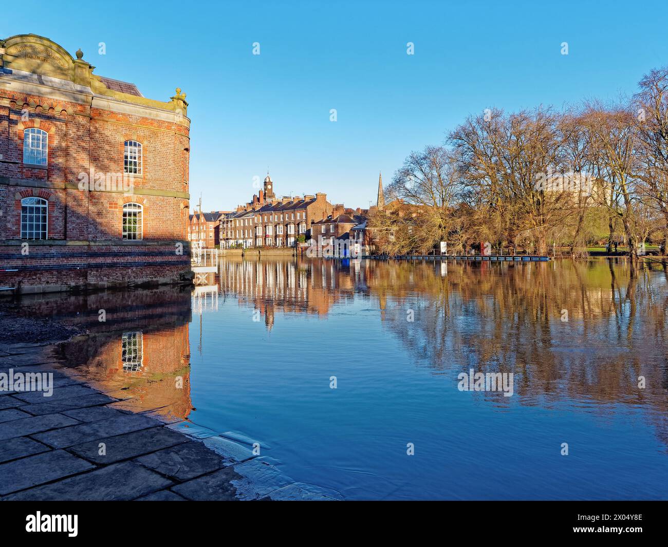 Regno Unito, North Yorkshire, York, River Ouse da Terry Avenue. Foto Stock