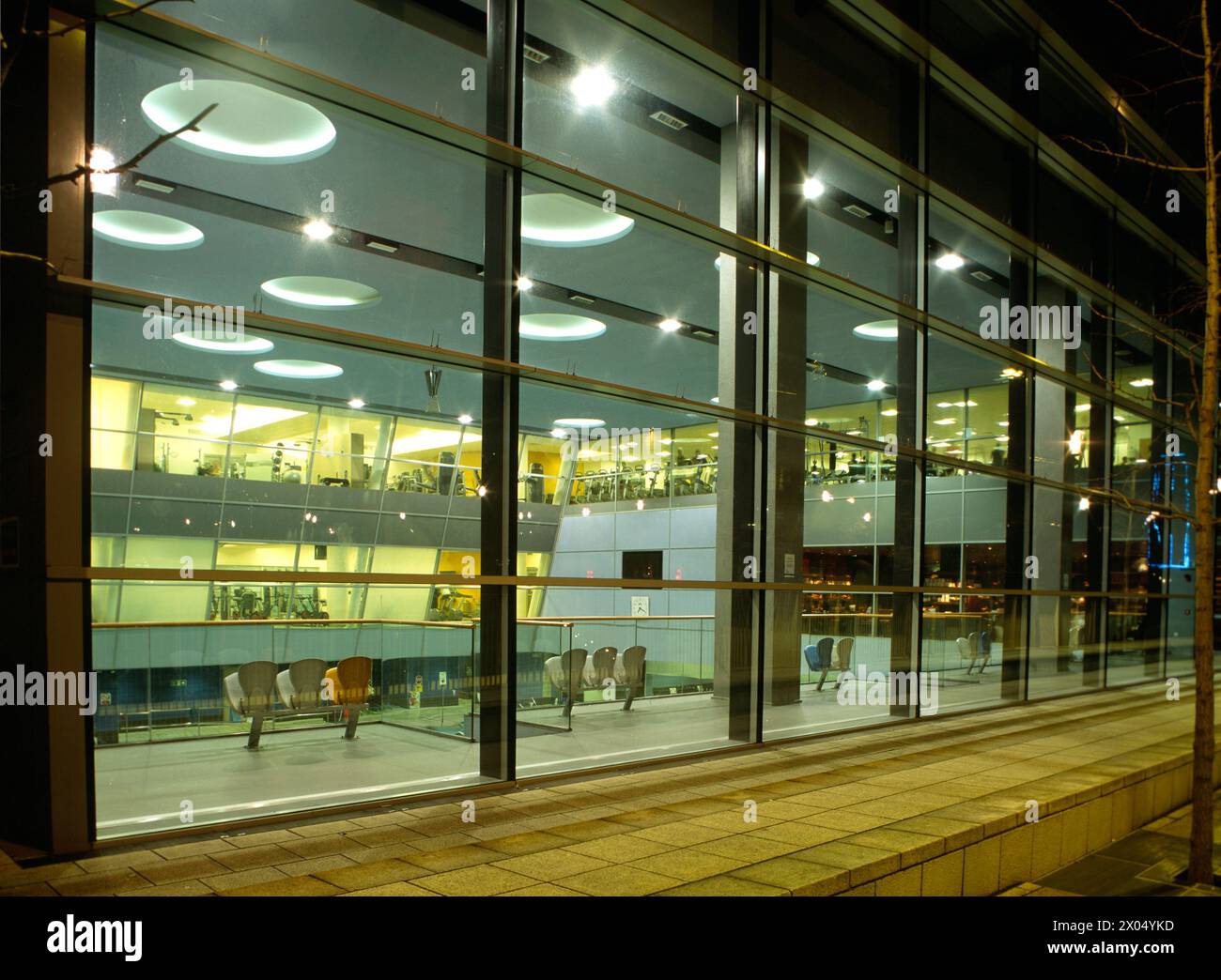 Centro sportivo Swiss Cottage, Winchester Road, Swiss Cottage, Londra, NW3. Foto Stock