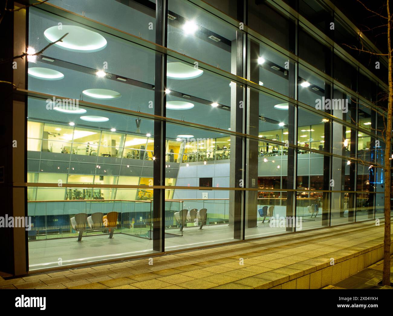 Centro sportivo Swiss Cottage, Winchester Road, Swiss Cottage, Londra, NW3. Foto Stock