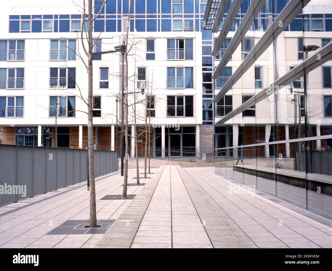 Centro sportivo Swiss Cottage, Winchester Road, Swiss Cottage, Londra, NW3. Foto Stock