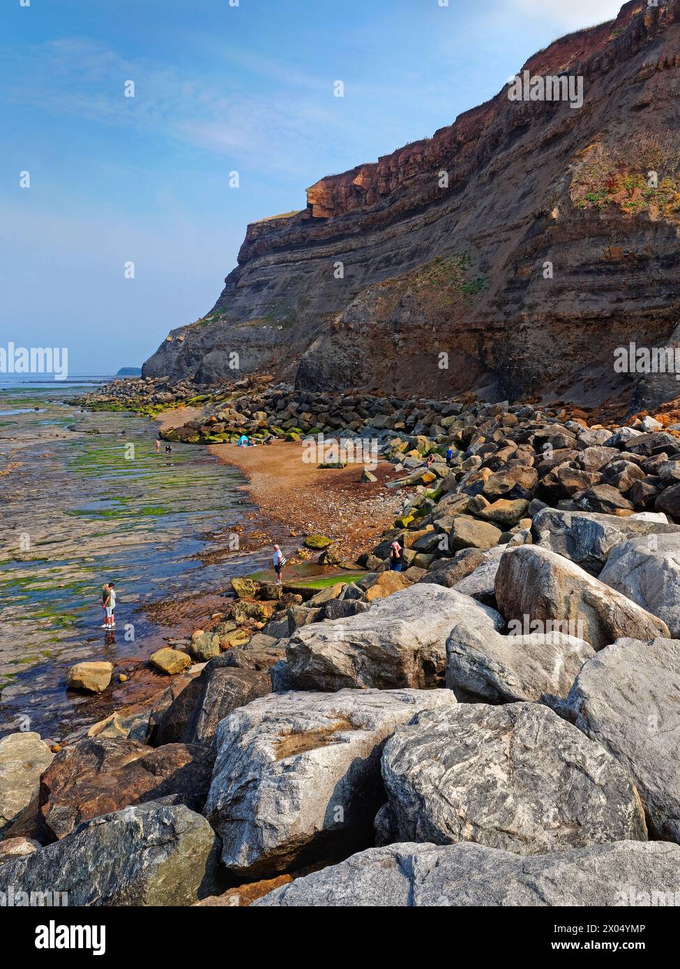 Regno Unito, North Yorkshire, Whitby, East Cliff Beach. Foto Stock