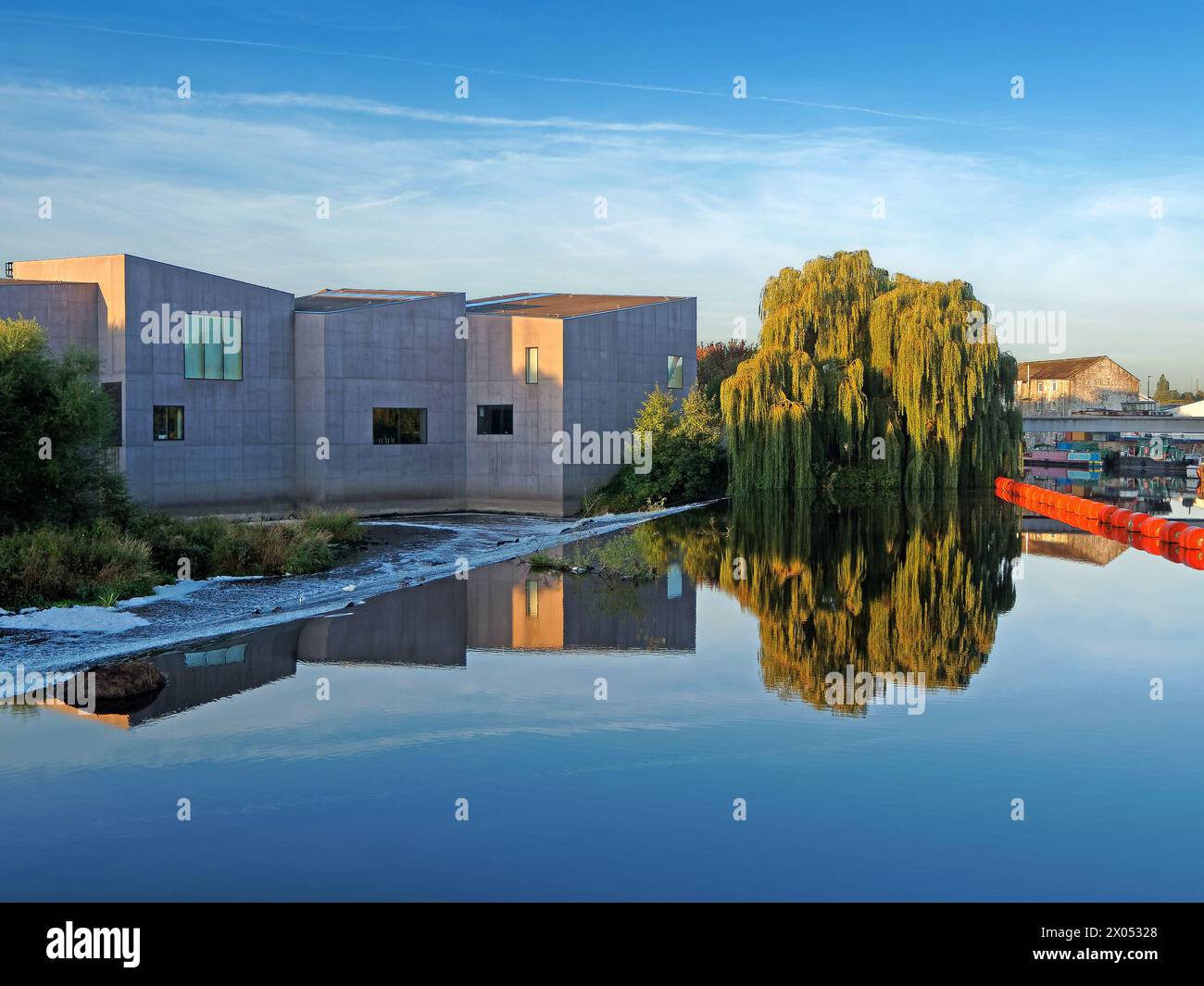 Regno Unito, West Yorkshire, Wakefield, Hepworth Wakefield e River Calder. Foto Stock