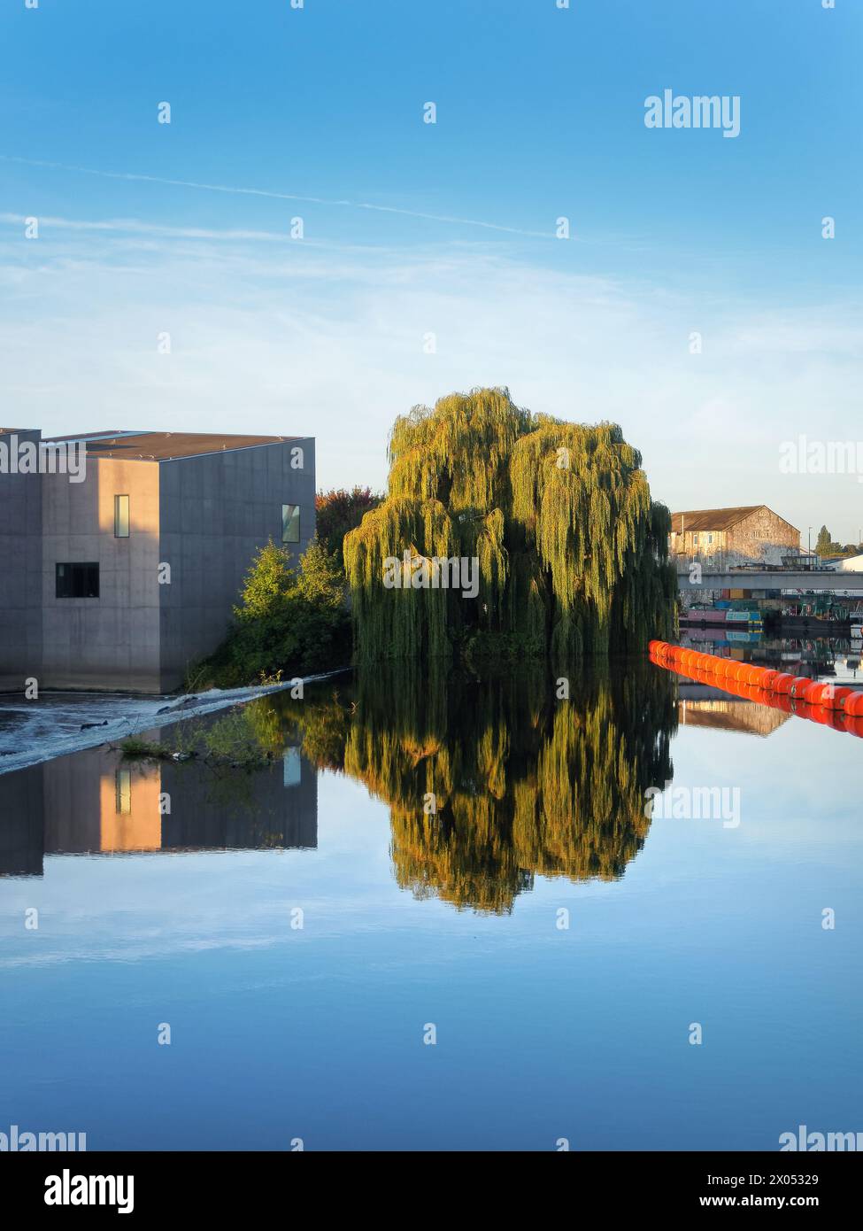 Regno Unito, West Yorkshire, Wakefield, Hepworth Wakefield e River Calder. Foto Stock