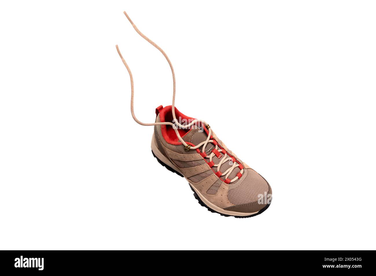 Nuova sneaker da trekking marrone confortevole, scarponcino da trekking impermeabile con lacci isolati su sfondo bianco, scarpe moderne, pelle scamosciata naturale per escursioni all'aperto Foto Stock