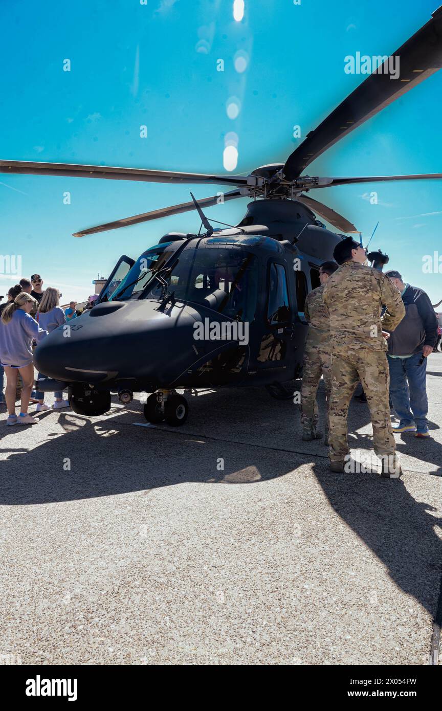 Il 908th Airlift Wing aveva il suo primo MH-139A Grey Wolf in mostra al Beyond the Horizon Air & Space Show, il 6 aprile 2023, presso la Maxwell Air Force base, Alabama. L'MH-139A è un elicottero bimotore a doppio pilotaggio che sostituirà l'elicottero UH-1N e servirà come nuovo aereo dello stormo per la loro missione di addestramento al volo. (Foto U.S. Air Force di Juliana Todd, Senior Airman) Foto Stock