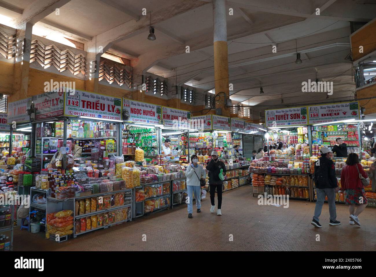 Vista interna, Cho da Lat (mercato Dalat), Vietnam centrale Foto Stock