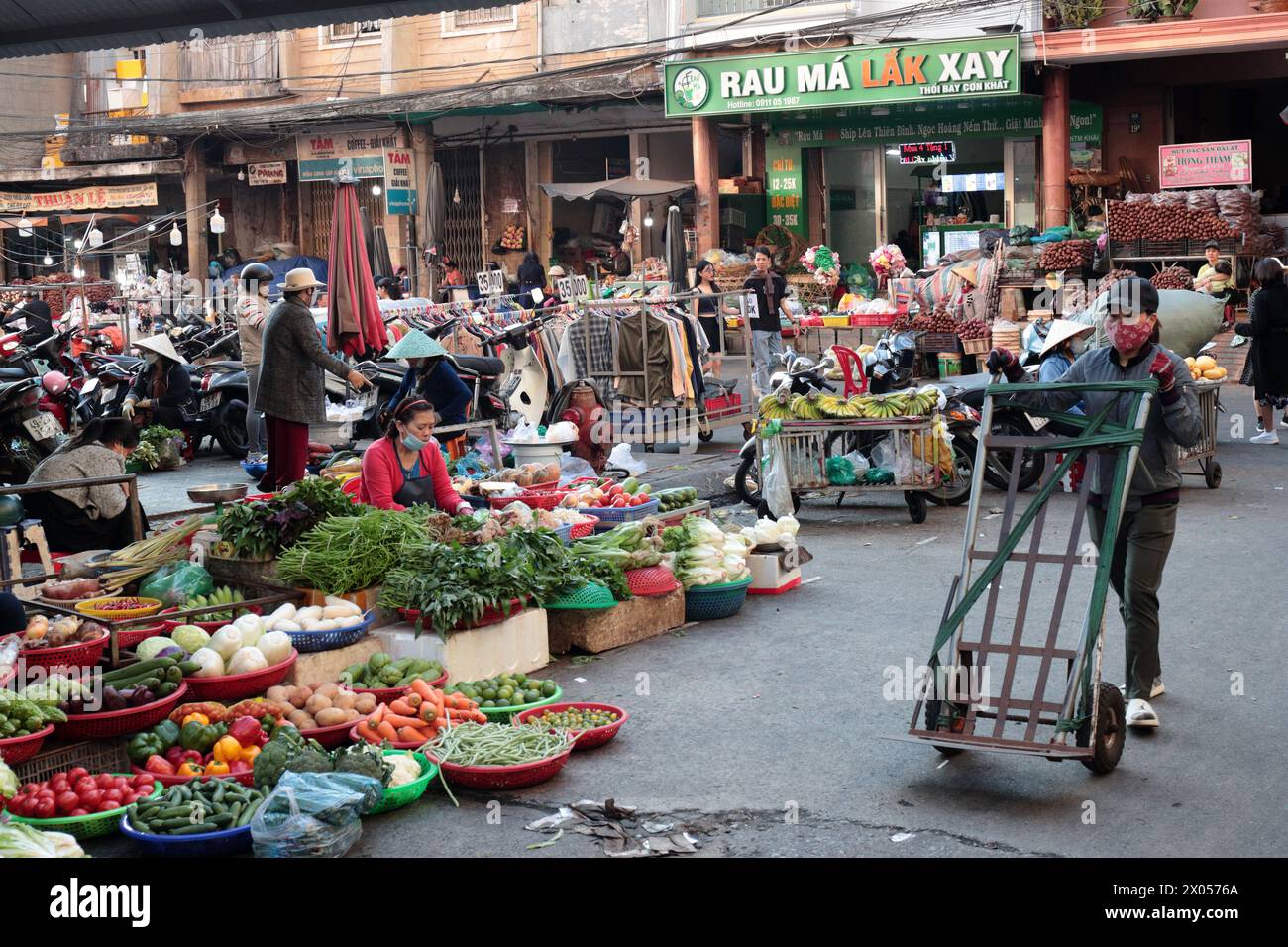 Commercianti vicino a Cho da Lat (mercato di Dalat), Vietnam centrale Foto Stock
