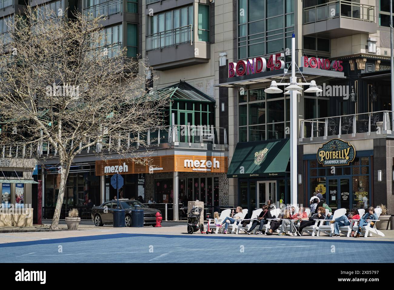Il porto nazionale del Maryland, lungo il fiume Potomac, vicino a Washington DC, offre attrazioni, ristoranti e negozi sul lungomare. Foto Stock