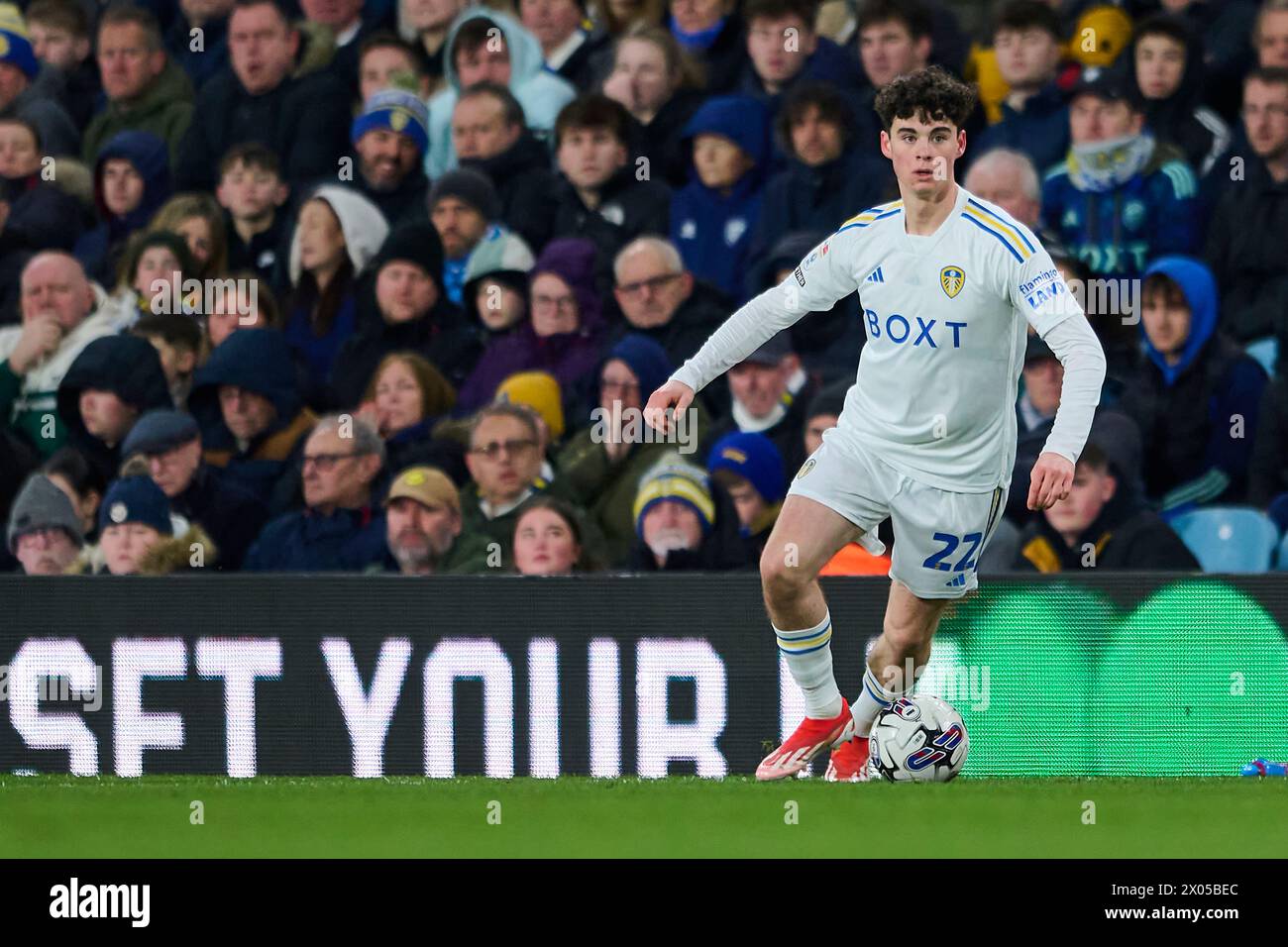 LEEDS, INGHILTERRA - 09 APRILE: Archie Gray Central Midfield of Leeds United in azione durante la partita del campionato Sky Bet tra Leeds United e Sunderland all'Elland Road Stadium il 9 aprile 2024 a Leeds, Inghilterra. (Foto di Francisco Macia/Photo Players Images) Foto Stock