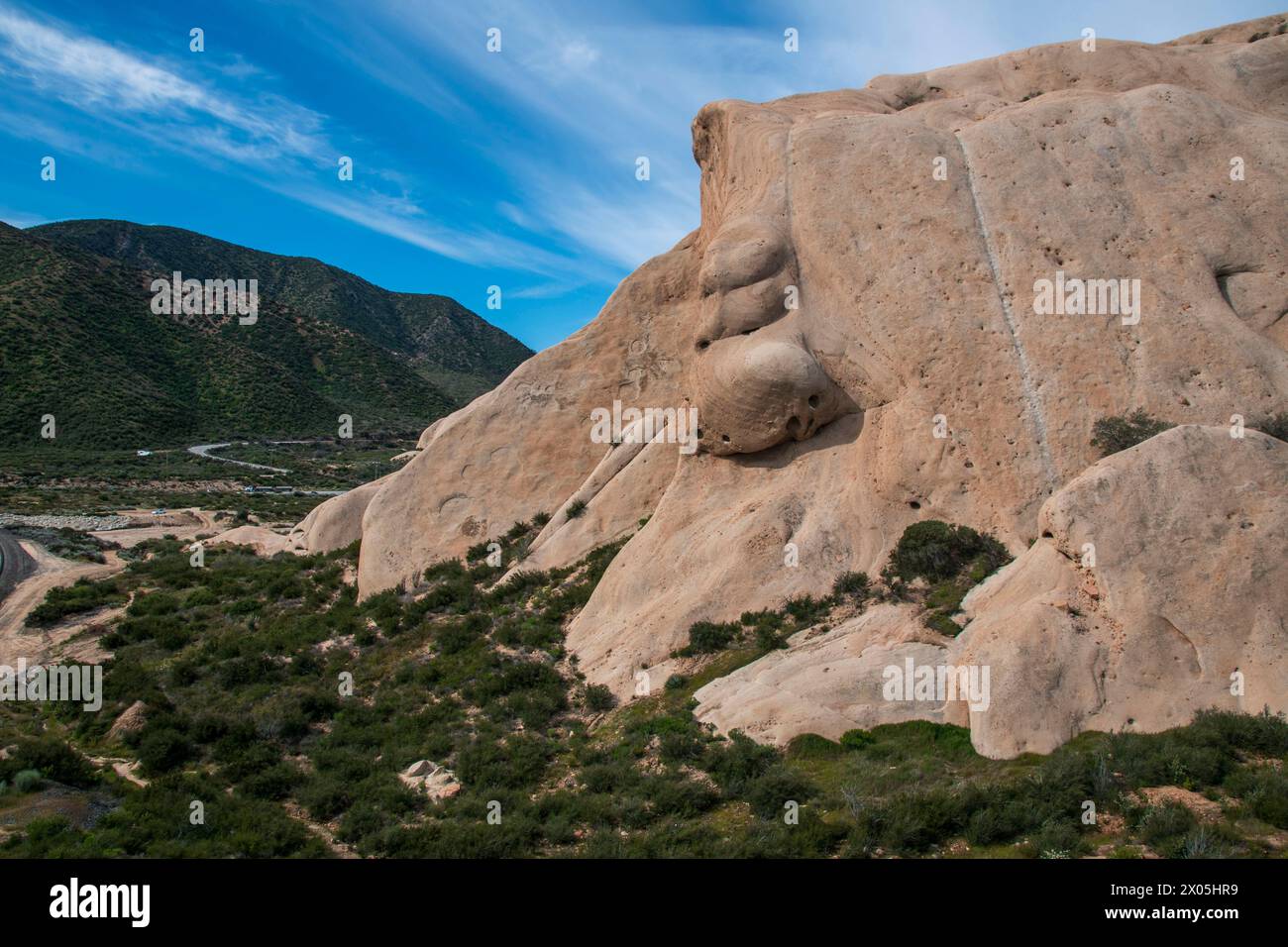 Le Mormon Rocks si trovano vicino a Phelan lungo l'Interstate 15 nella contea di San Bernardino, CALIFORNIA. Foto Stock