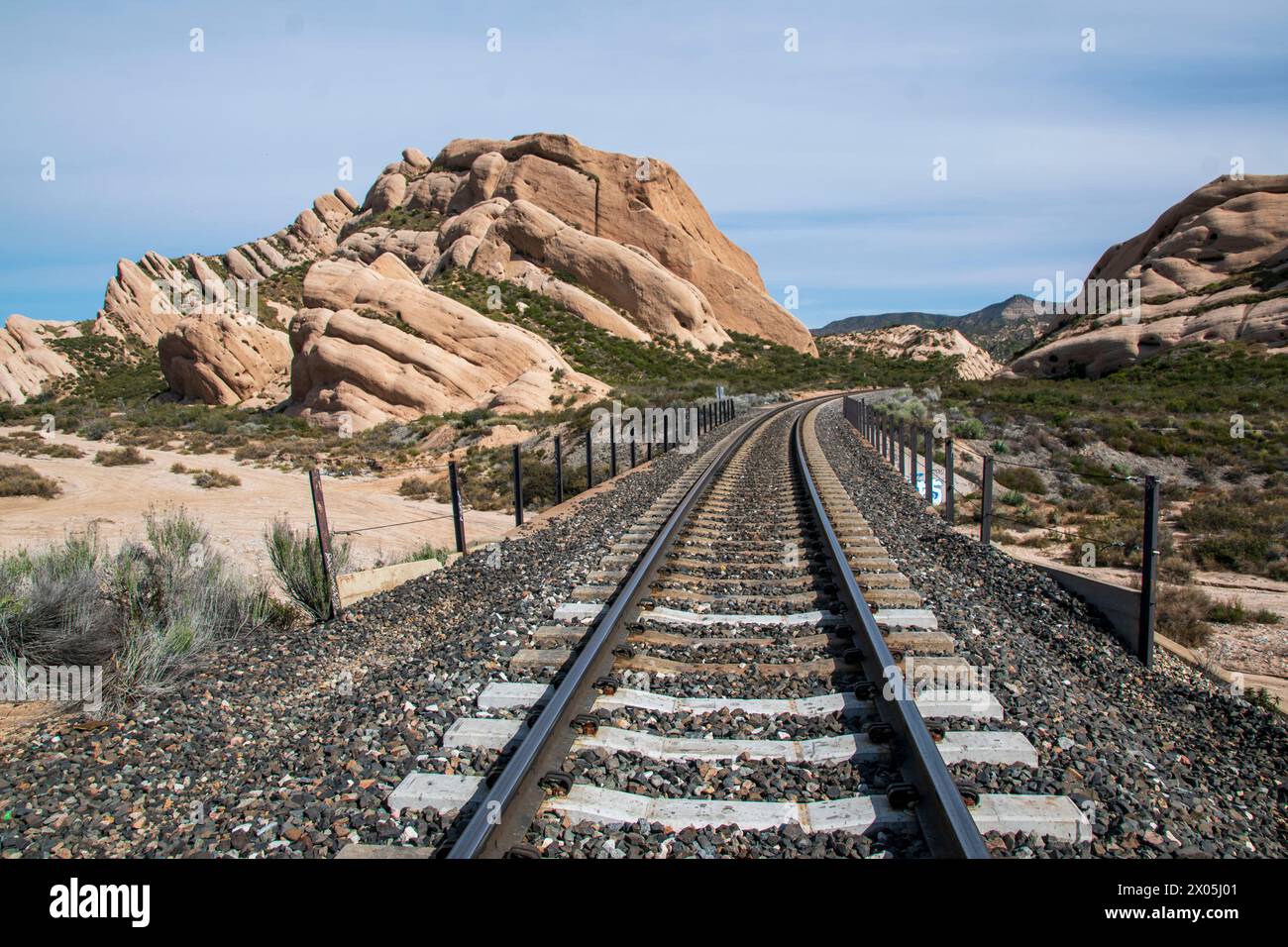 Le Mormon Rocks si trovano vicino a Phelan lungo l'Interstate 15 nella contea di San Bernardino, CALIFORNIA. Foto Stock