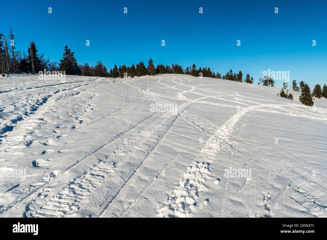 Hala na Malej Raczy Beow Wielka Racza Hill in inverno i monti Beskid Zywiecki in Polonia vicino ai confini con la Slovacchia Foto Stock