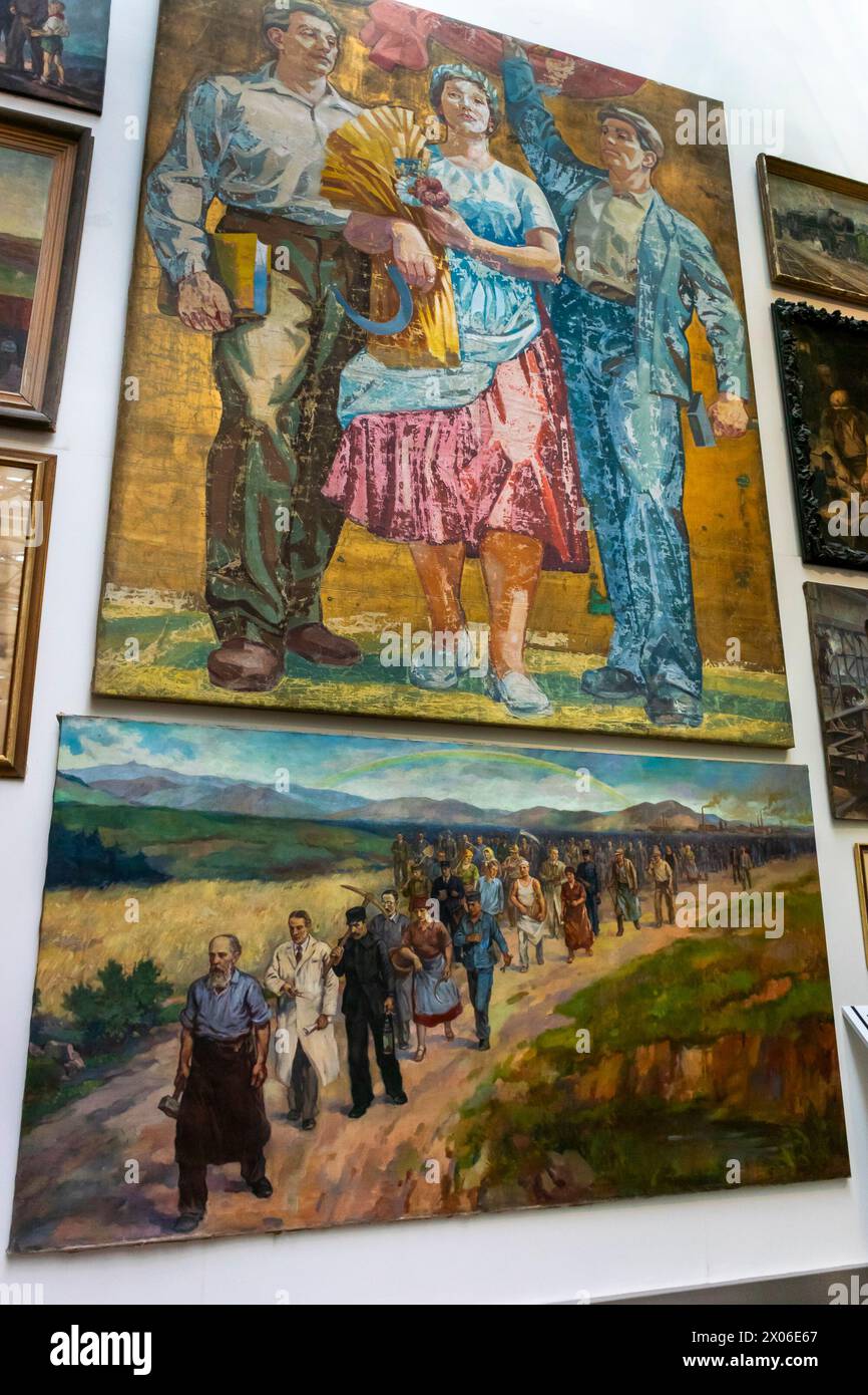 Praga, Repubblica Ceca, dipinti di Propaganda esposti all'interno del Museo del comunismo, arte sovietica Foto Stock