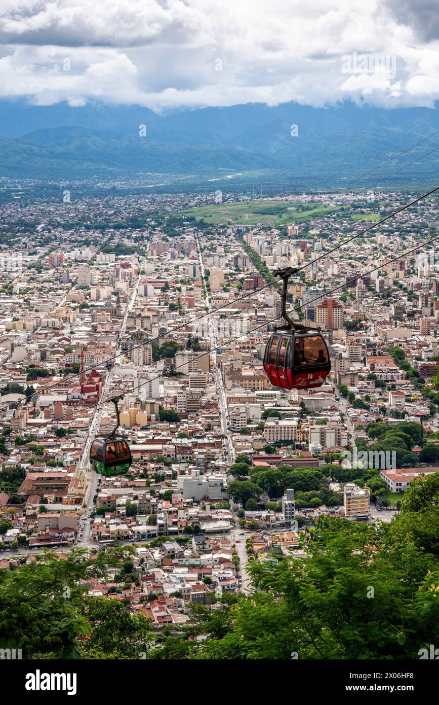 Vista della città di Salta dalla collina di San Bernardo, provincia di Salta, Argentina Foto Stock