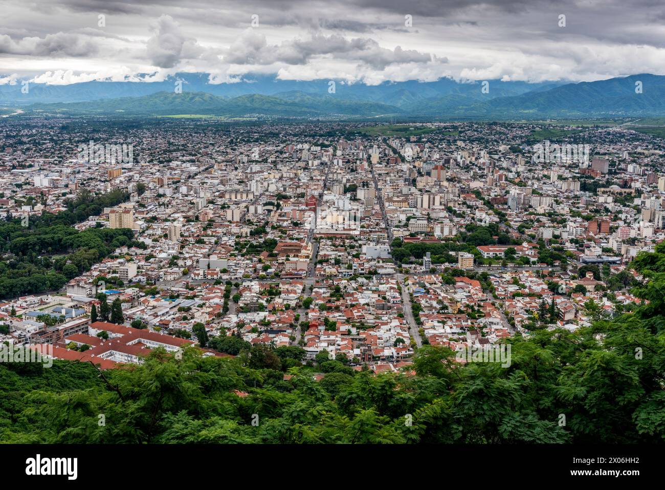 Vista della città di Salta dalla collina di San Bernardo, provincia di Salta, Argentina Foto Stock