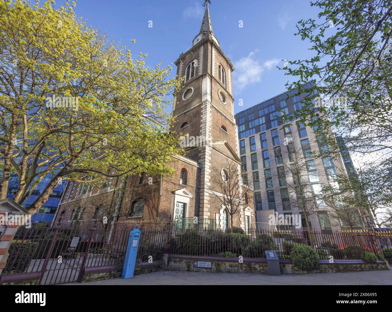 St Botolph senza la chiesa di Aldgate, East End di Londra. Originale edificio attuale del XII secolo del 1744. Foto Stock