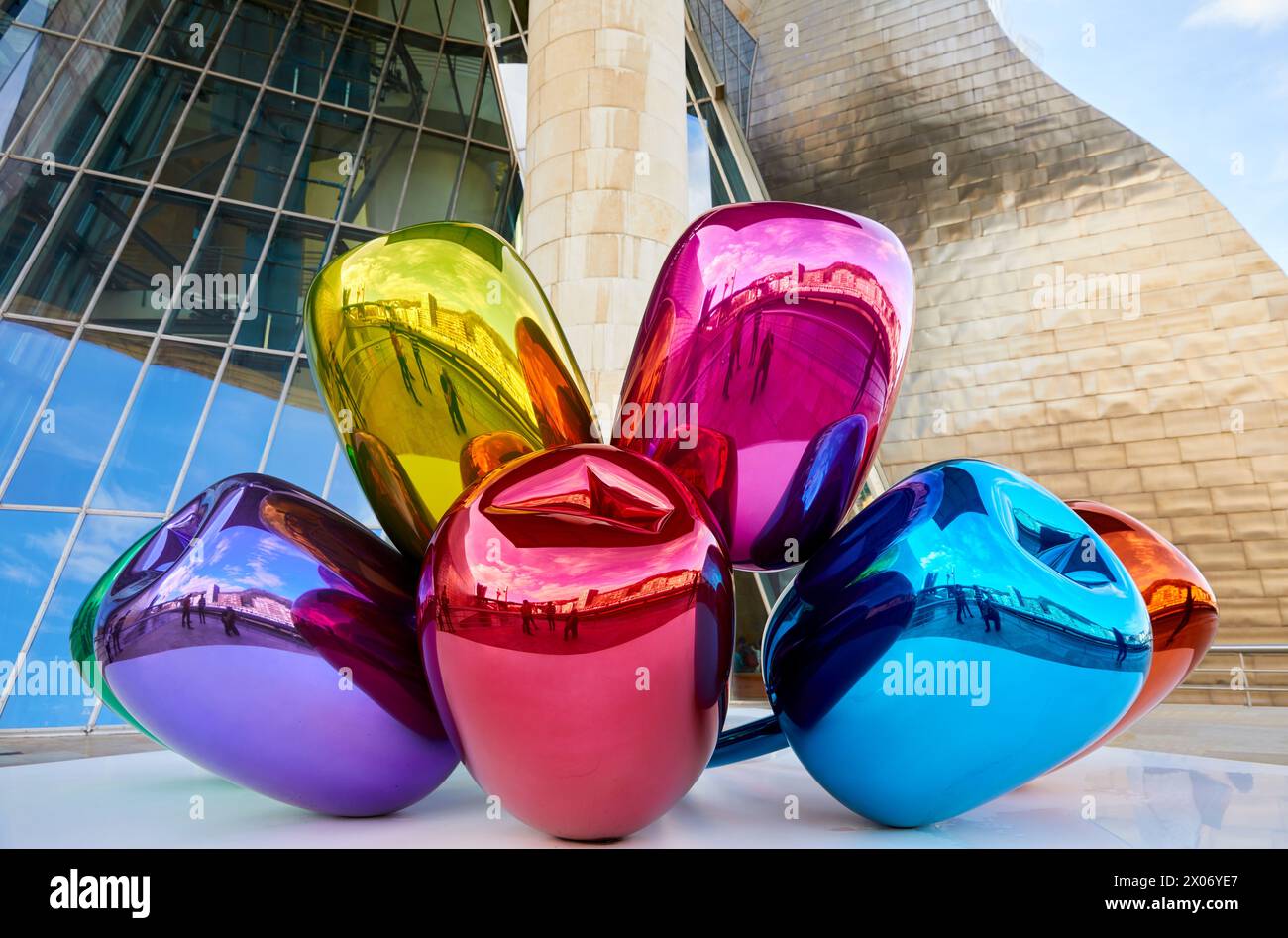 "Tulipani" di Jeff Koons, il Guggenheim Museum Bilbao, Bizkaia, Paesi Baschi, Spagna, Europa Foto Stock