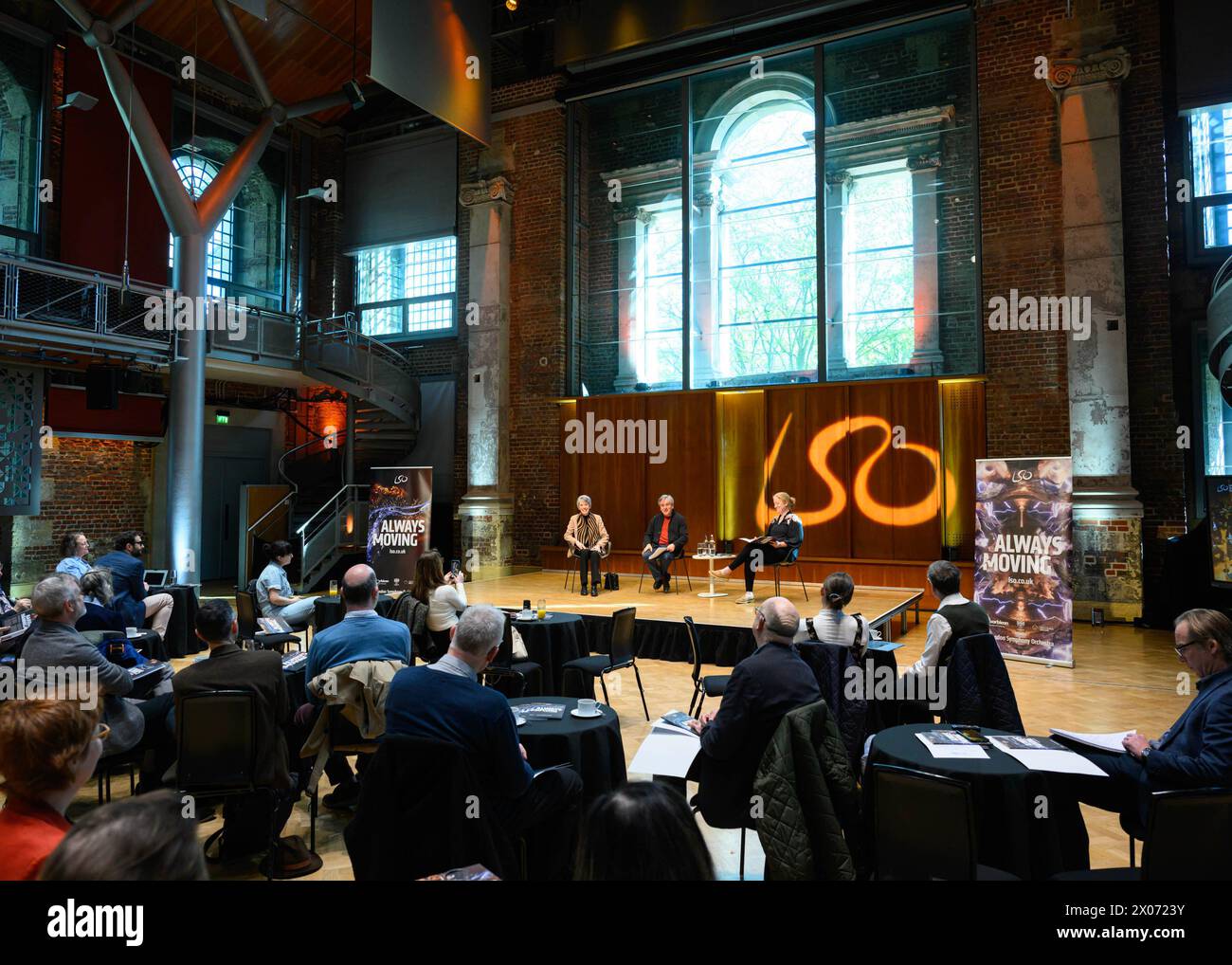 SOLO PER USO EDITORIALE (sinistra-destra) Dame Kathryn McDowell, Sir Antonio Pappano, direttore principale della LSO (London Symphony Orchestra) e Sarah Quinn, presidente della LSO in una conferenza stampa che annuncia la stagione 2024/25 alla LSO St Luke's, Londra. Data foto: Mercoledì 11 aprile 2024. Foto Stock