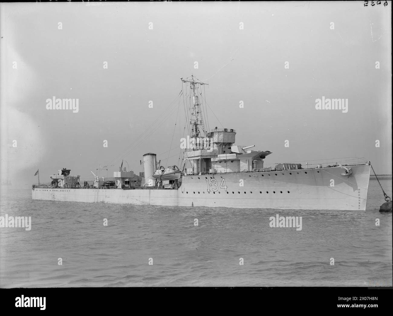 HMS VELOX - in una boa Velox Foto Stock