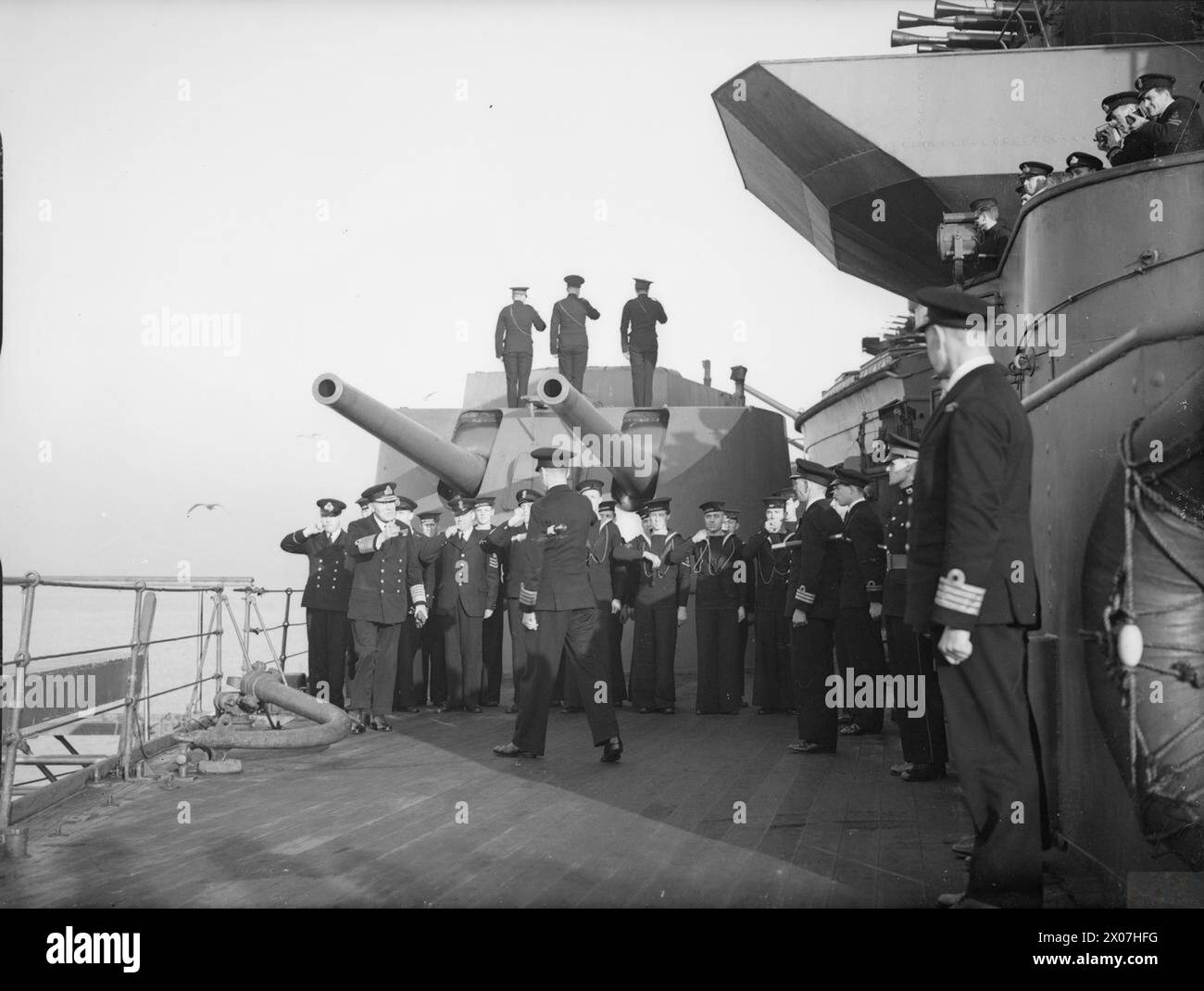 Nel dicembre 1940, l'ammiraglio della flotta Sir Charles Forbes rinunciò al suo posto di Comandante in Capo della Home Fleet a bordo della HMS Nelson, con l'ammiraglio John Cronyn-Tovey al comando. Foto Stock