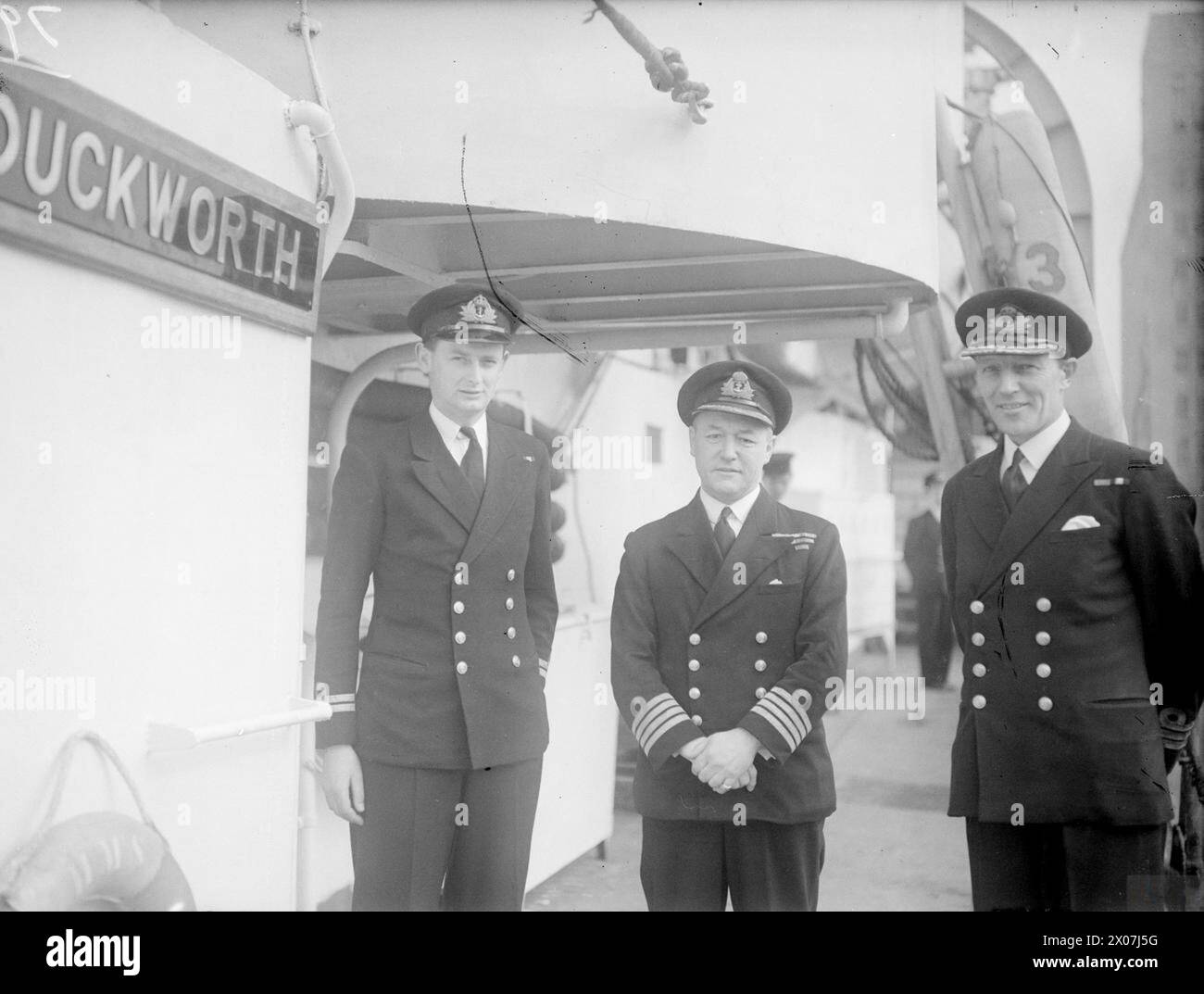 L'11 aprile 1945, la HMS Duckworth a Belfast ospitò ufficiali e uomini del 3rd Escort Group, fregate classe Captain accreditate con successi contro gli U-Boot durante la seconda guerra mondiale Foto Stock