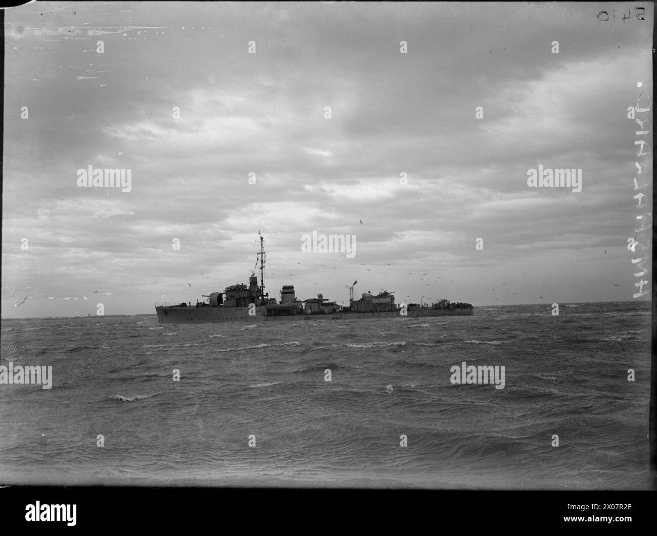 La HMS Mallard è in corso, impegnata in operazioni della Royal Navy come nave navale durante il servizio in tempo di guerra. Foto Stock