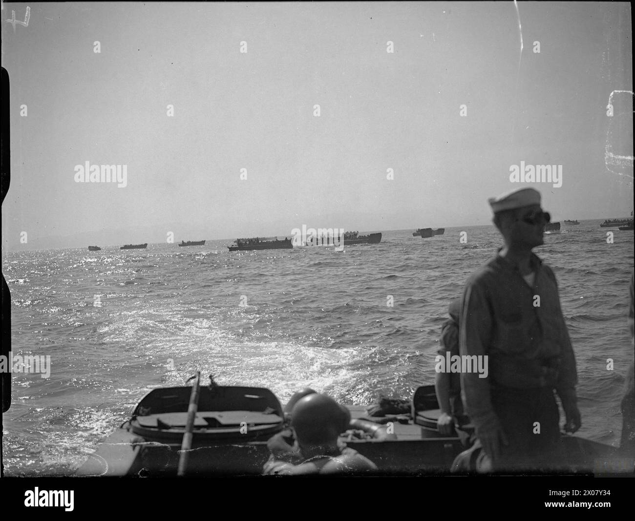 Il giorno dell'invasione nei pressi di St Raphael, nel sud della Francia, ondate di mezzi d'assalto furono schierate dalle forze navali durante la seconda guerra mondiale Foto Stock