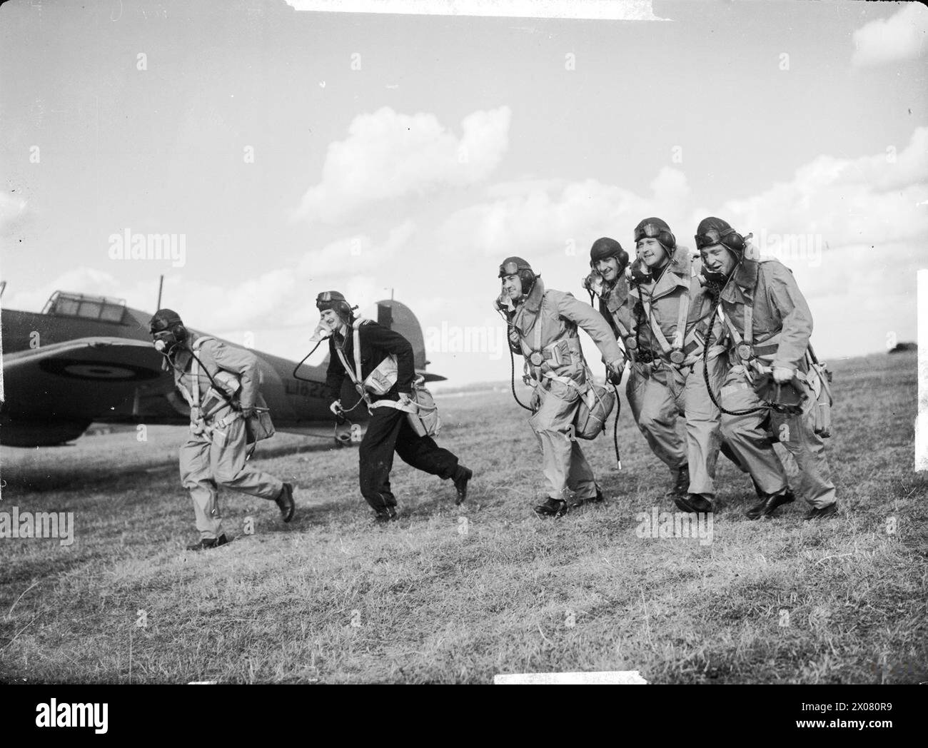 I piloti del No. 312 (cecoslovacco) Squadron volarono ai loro Hawker Hurricanes presso l'aeroporto di Duxford nel settembre 1940 durante la Battaglia d'Inghilterra. Foto Stock