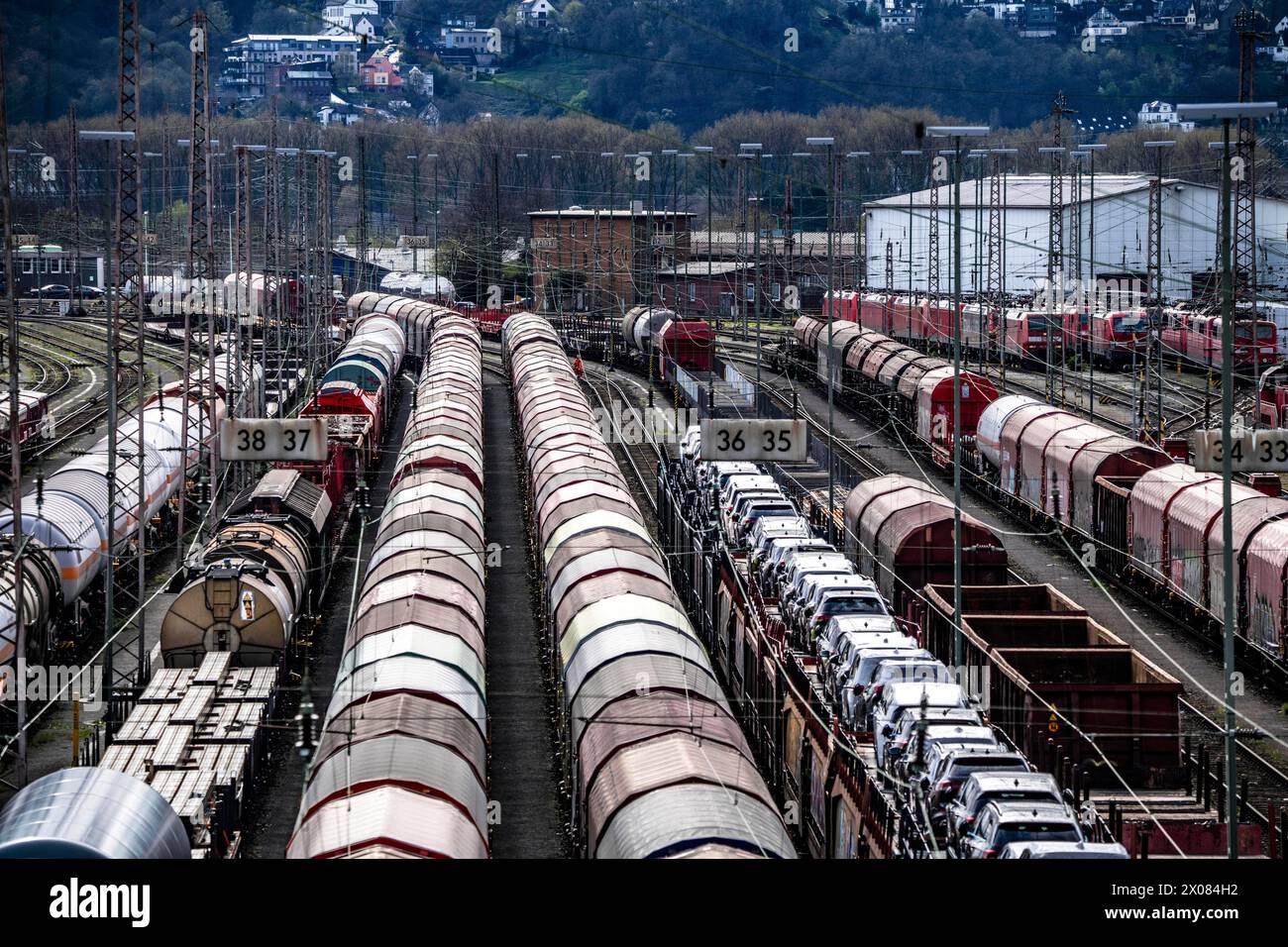 Il cantiere di smistamento Hagen-Vorhalle, uno dei 9 più grandi in Germania, si trova sulla linea ferroviaria Wuppertal-Dortmund e dispone di 40 binari direzionali Foto Stock