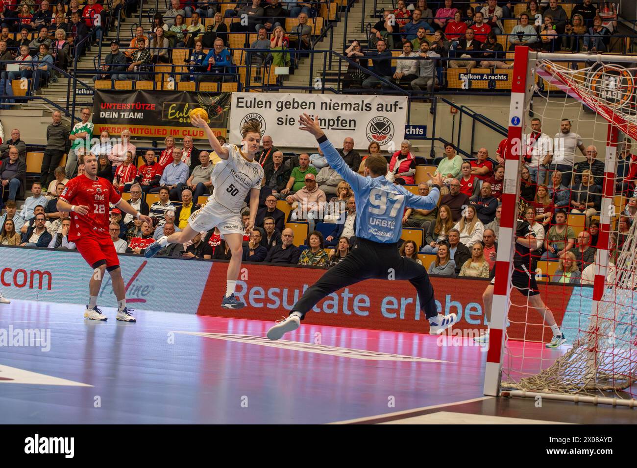 09.04.04.2024, 2. HBL, Handball-Bundesliga, 28. Spieltag): Eulen Ludwigshafen gegen TSV Bayer-Dormagen (Endstand 30:27). Luis Pauli (50, Bayer Dormage Foto Stock