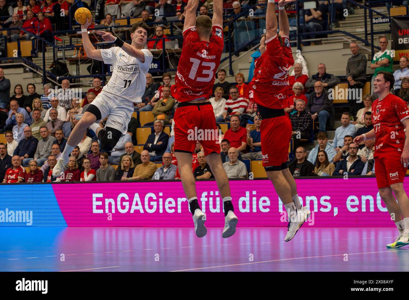 09.04.04.2024, 2. HBL, Handball-Bundesliga, 28. Spieltag): Eulen Ludwigshafen gegen TSV Bayer-Dormagen (Endstand 30:27). Lucas Rehfus (11 anni, Bayer Dorma Foto Stock
