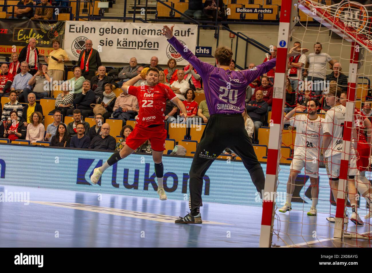 09.04.04.2024, 2. HBL, Handball-Bundesliga, 28. Spieltag): Eulen Ludwigshafen gegen TSV Bayer-Dormagen (Endstand 30:27). Kian Schwarzer (22 anni, Eulen Lud Foto Stock