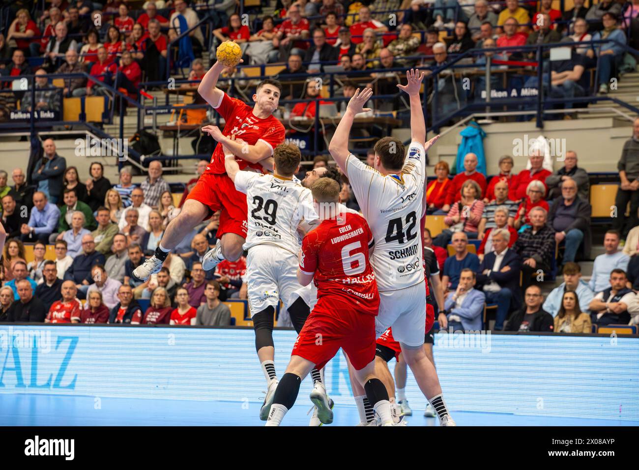 09.04.04.2024, 2. HBL, Handball-Bundesliga, 28. Spieltag): Eulen Ludwigshafen gegen TSV Bayer-Dormagen (Endstand 30:27) Foto Stock