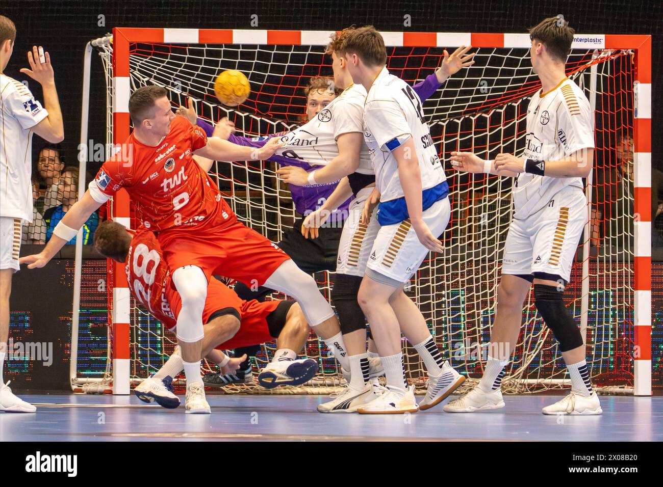 09.04.04.2024, 2. HBL, Handball-Bundesliga, 28. Spieltag): Eulen Ludwigshafen gegen TSV Bayer-Dormagen (Endstand 30:27). Tor von Tom Bergner (28, Eule Foto Stock