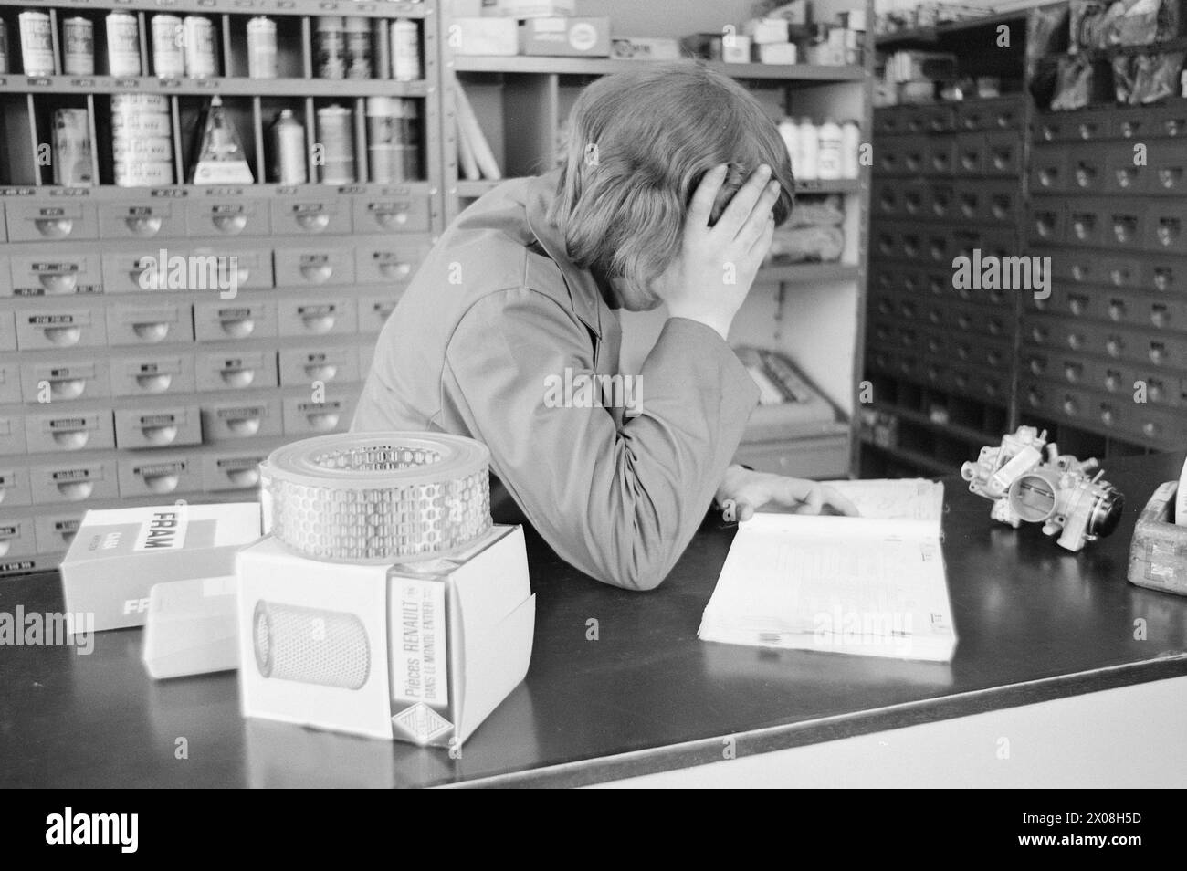 Effettivo 13 - 5 - 1973: Prigioniero - ma FreeSeven prigionieri stanno scontando - sotto la supervisione di un guardiano - l'ultima parte della loro condanna fuori le mura. Vivono insieme in una casa a Oslo, e hanno il loro lavoro quotidiano. Il regime di esenzione è un nuovo esperimento. Foto: Sverre A. Børretzen / Aktuell / NTB ***FOTO NON ELABORATA*** Foto Stock