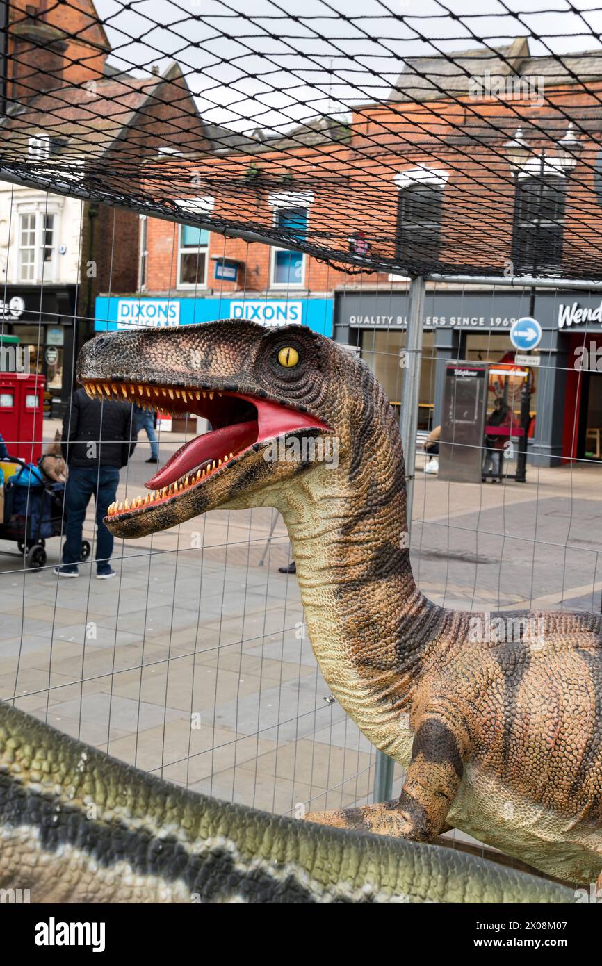 Capo del modello di un dinosauro, Cornhill, Lincoln City, Lincolnshire, Inghilterra, REGNO UNITO Foto Stock